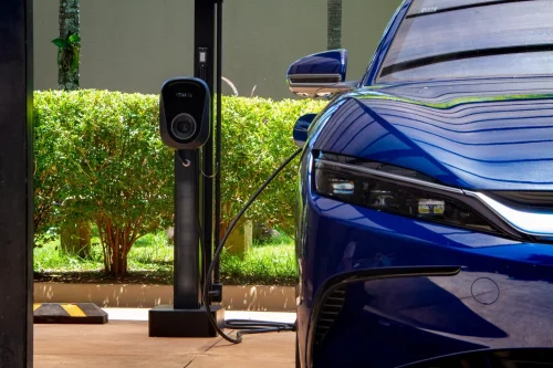 Expansão de carros elétricos no Tocantins impulsiona instalação de carregadores residenciais