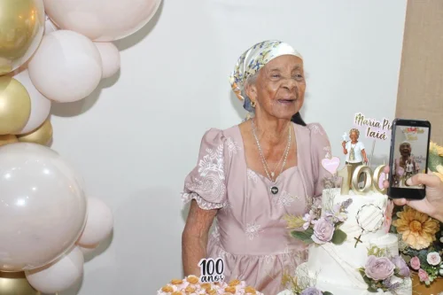 Moradora do TO que completou 100 anos revela segredo: 'Só rezar e ter fé'