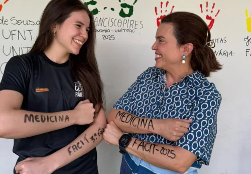 Mãe e filha realizam sonho e dividem sala de aula em curso de medicina no TO