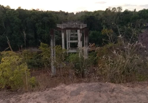 Ponte inacabada na BR-010 em Rio Sono completa 20 anos de abandono