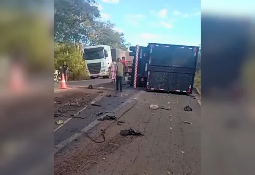 Motorista morre em batida frontal entre caminhonete e caminhão na BR-153, em Rio dos Bois