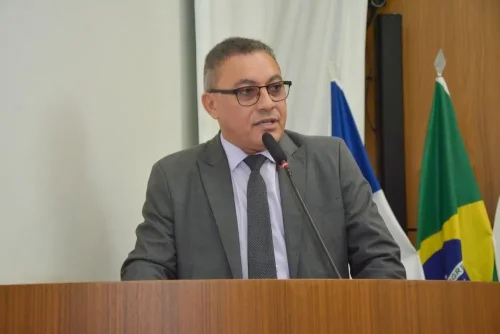 Presidente da Câmara de Palmas apresenta certidões e desmente blog sobre atraso em relatório fiscal
