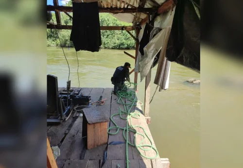 Polícia Militar destrói dragas e interrompe garimpo ilegal no Rio Manuel Alves