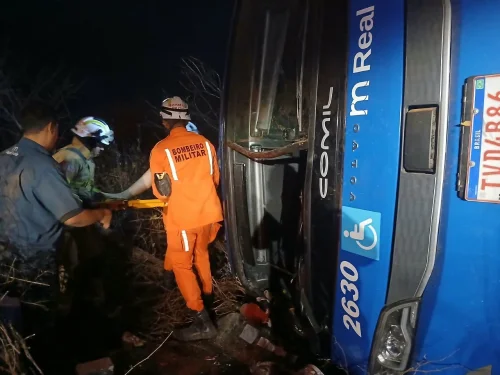 Acidente com ônibus na Bahia deixa 8 mortos e 12 feridos; 4 viajavam para Palmas