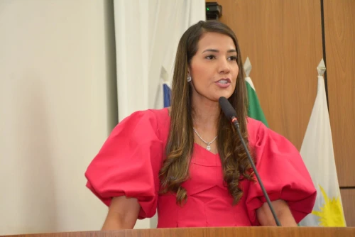 Vereadora Débora Guedes fala em lealdade e caráter na tribuna e declara apoio à professora Dorinha no segundo turno