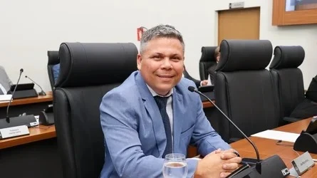 Vereador Alex Mascarenhas apresenta requerimentos para revitalização e segurança no Santa Fé 2
