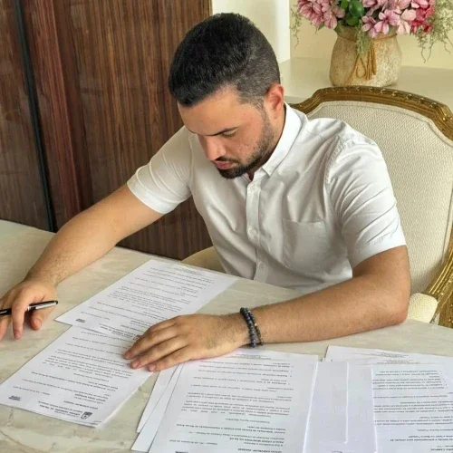 Vereador solicita roçagem de canteiros e lotes no Jardim Aureny I