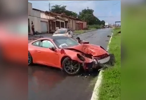 Porsche de R$ 700 mil tem perda total após acidente com feridos em Araguaína
