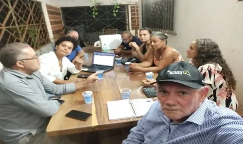 Vereador Juarez Rigol alinha regularização fundiária do Setor Buritis com associação