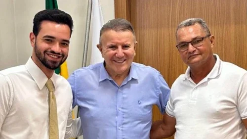 Vereador de Palmas apresenta demandas do Aureny IV ao prefeito em reunião