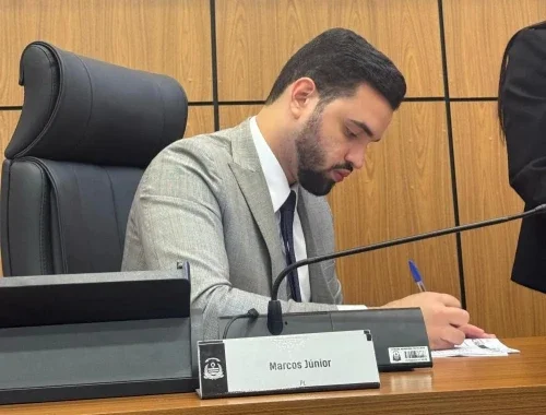 Vereador Marcos Junior pede operação tapa-buracos em três ruas do Aureny I