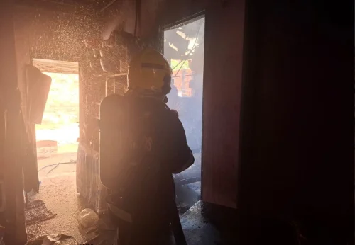 Cadeirante morre carbonizada em incêndio em Araguaína; causas são investigadas