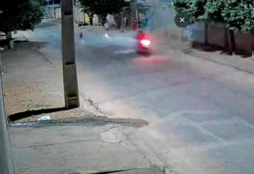 Mãe é atropelada por moto ao tentar salvar filho de ser atingido em Gurupi