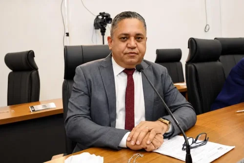 Vereador Eudes Assis pede manutenção da iluminação pública na 106 Sul, em Palmas
